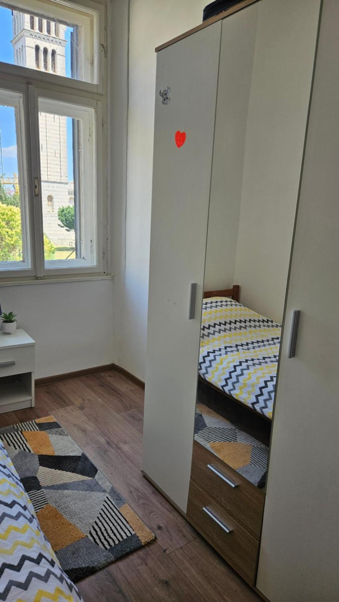 Apartment Leo Pula